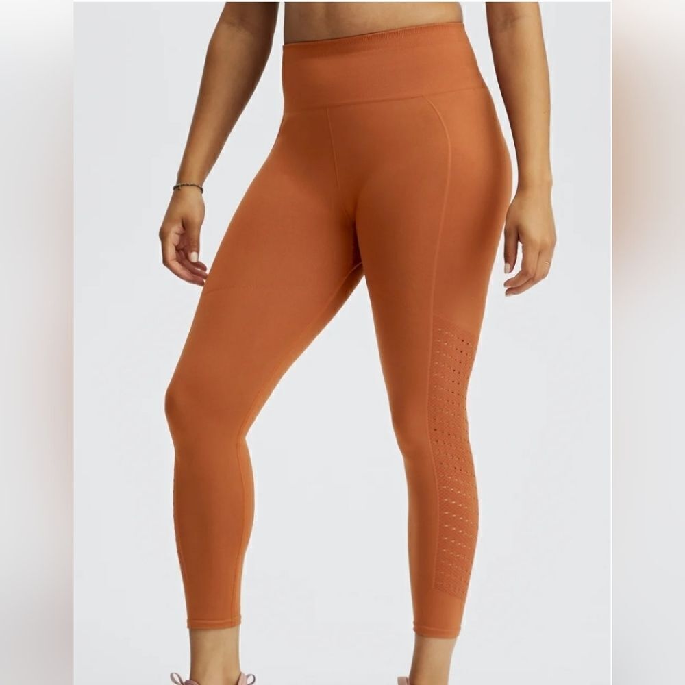 Fabletics Sync‎ High-Waisted Perforated 7/8 Leggings Size Small NWT